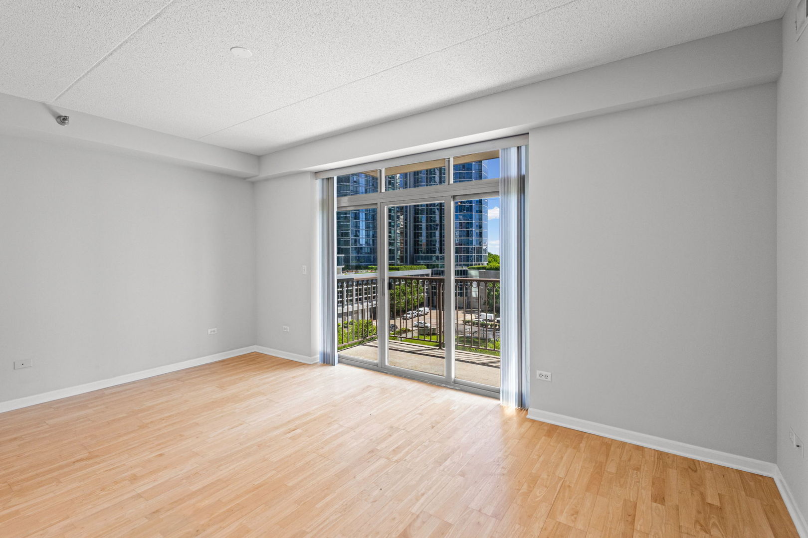 1250 S Indiana Avenue 704 Property Photo 7