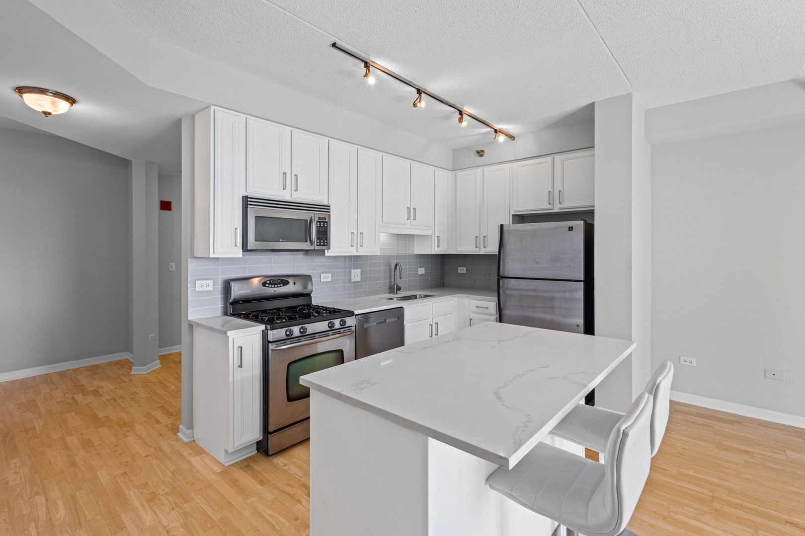 1250 S Indiana Avenue 704 Property Photo 10