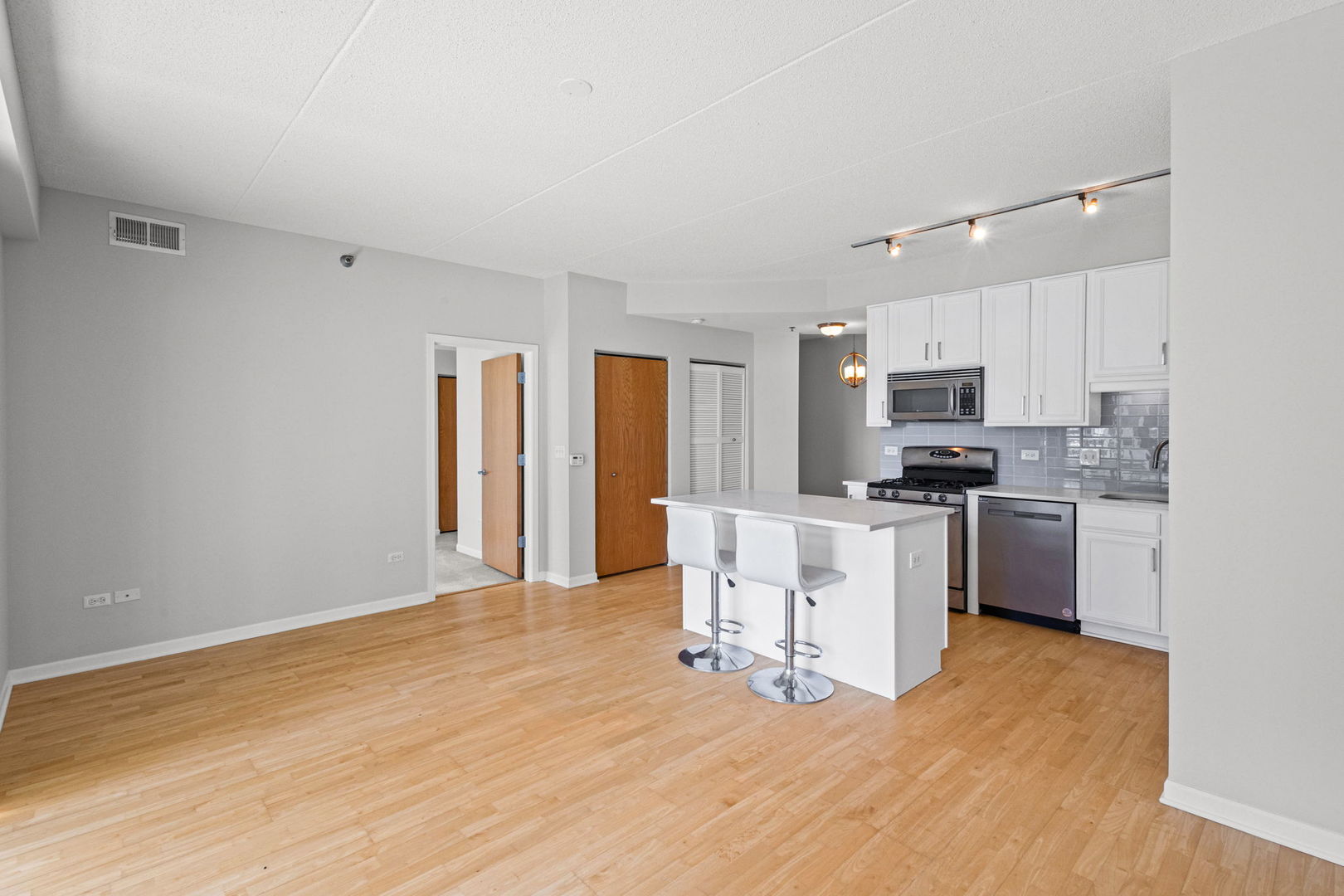 1250 S Indiana Avenue 704 Property Photo 11