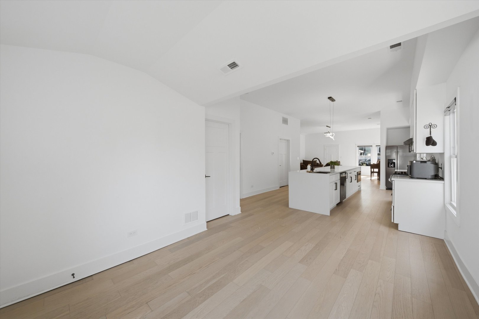 11154 S Troy Street Property Photo 4