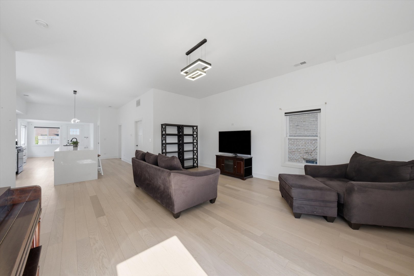 11154 S Troy Street Property Photo 5