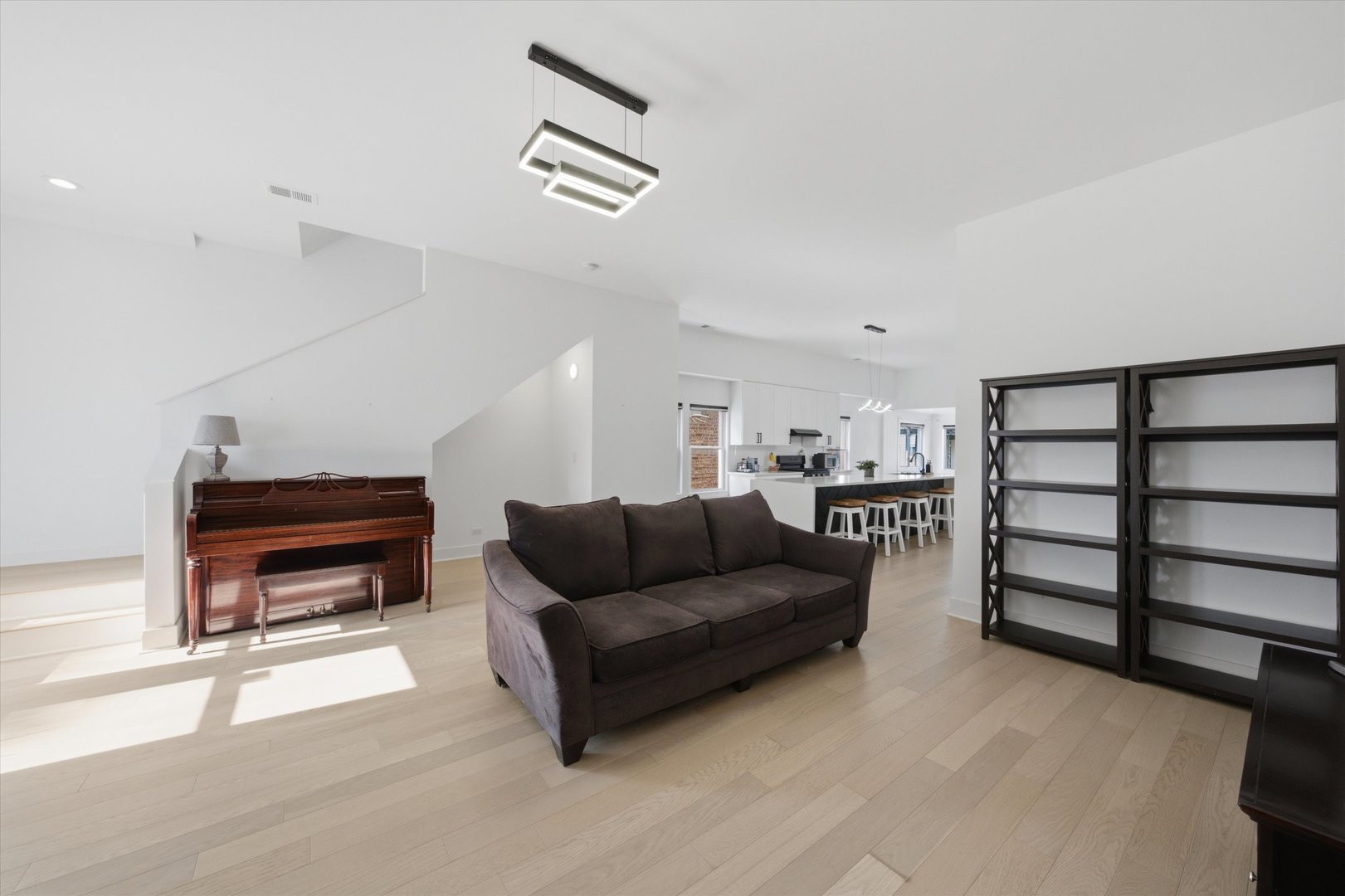 11154 S Troy Street Property Photo 6