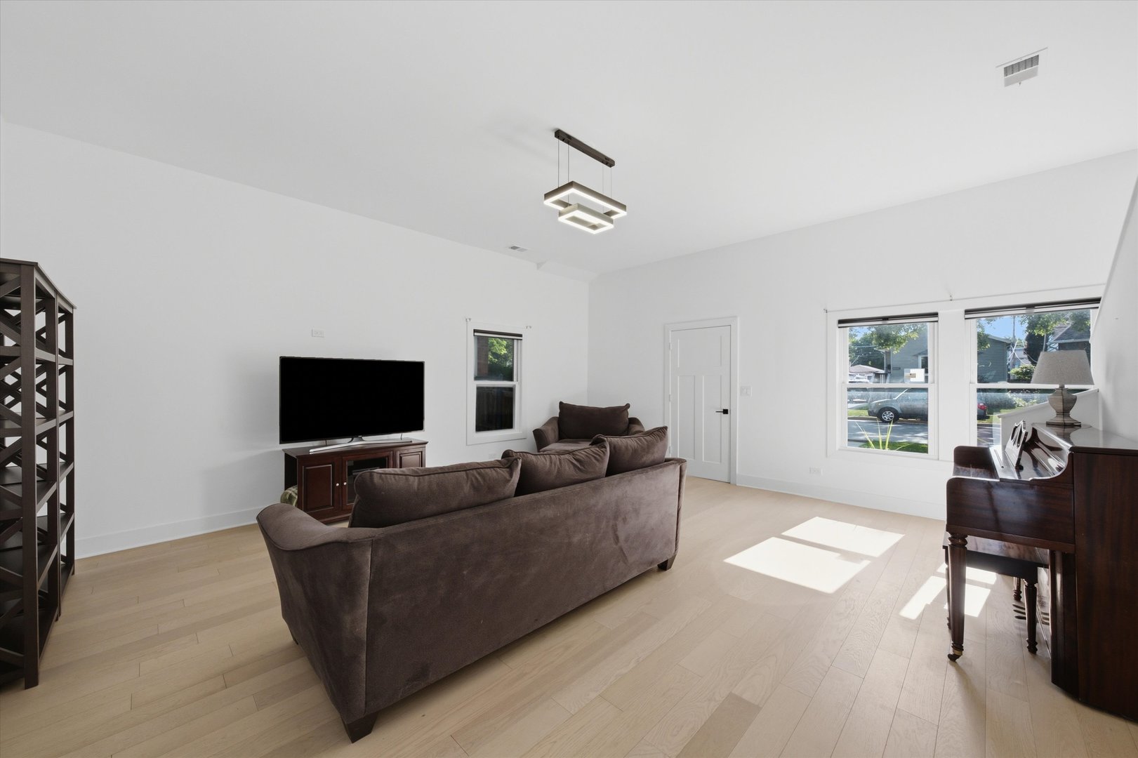 11154 S Troy Street Property Photo 8