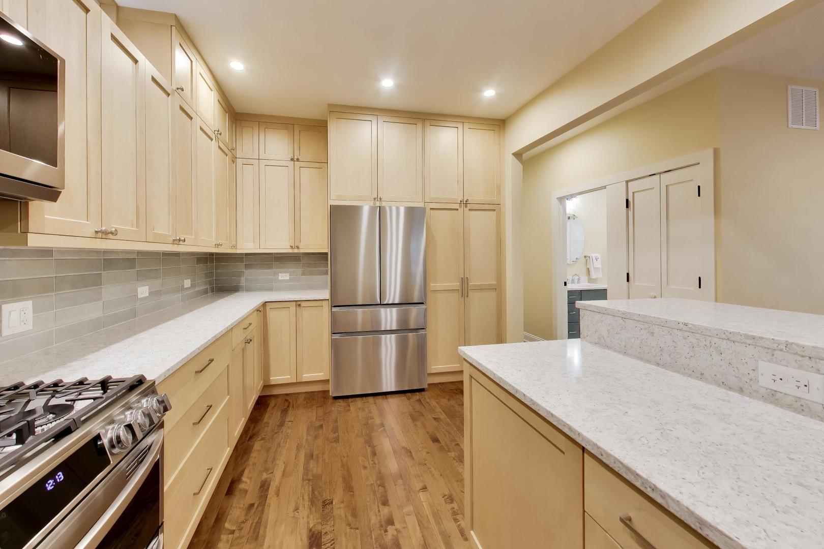 3228 W Warner Avenue Property Photo 9