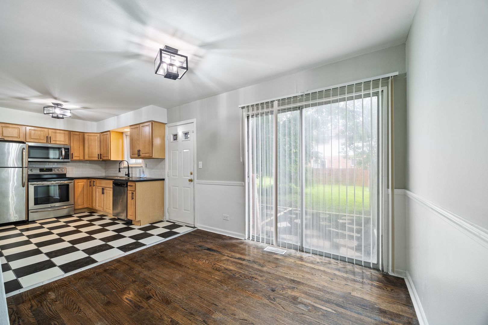3041 St. Ives Court Property Photo 6