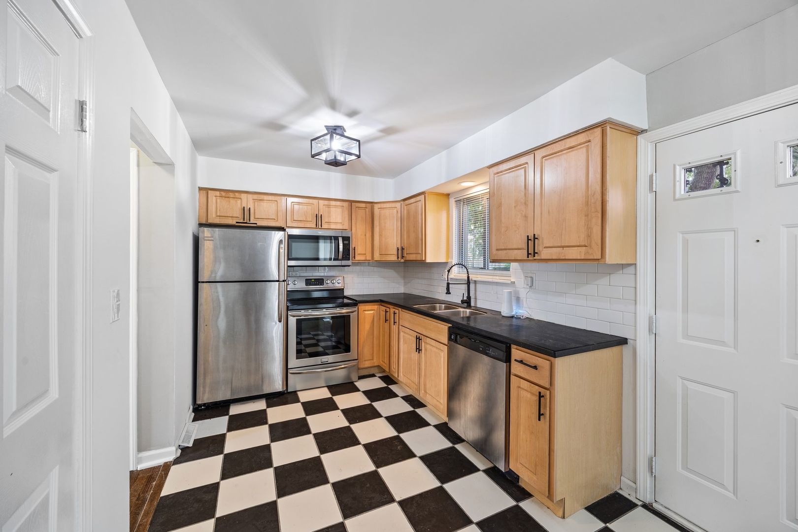 3041 St. Ives Court Property Photo 7