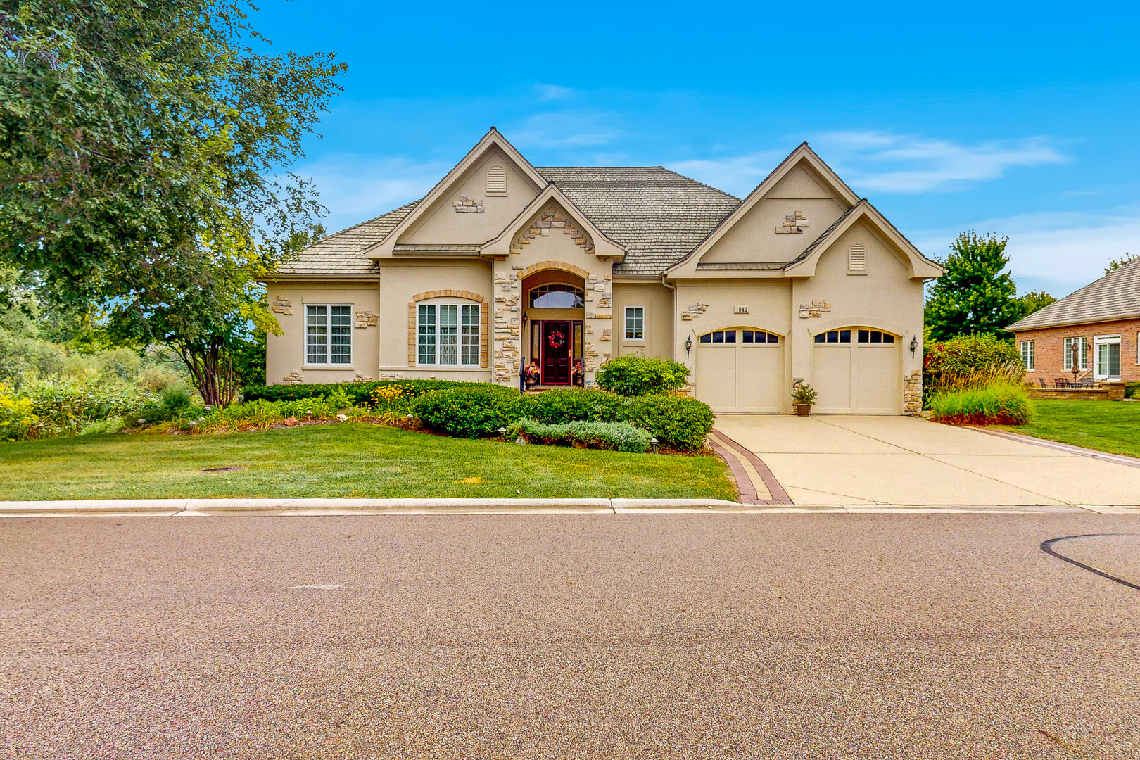 1043 Ridgeview Drive Property Photo 1