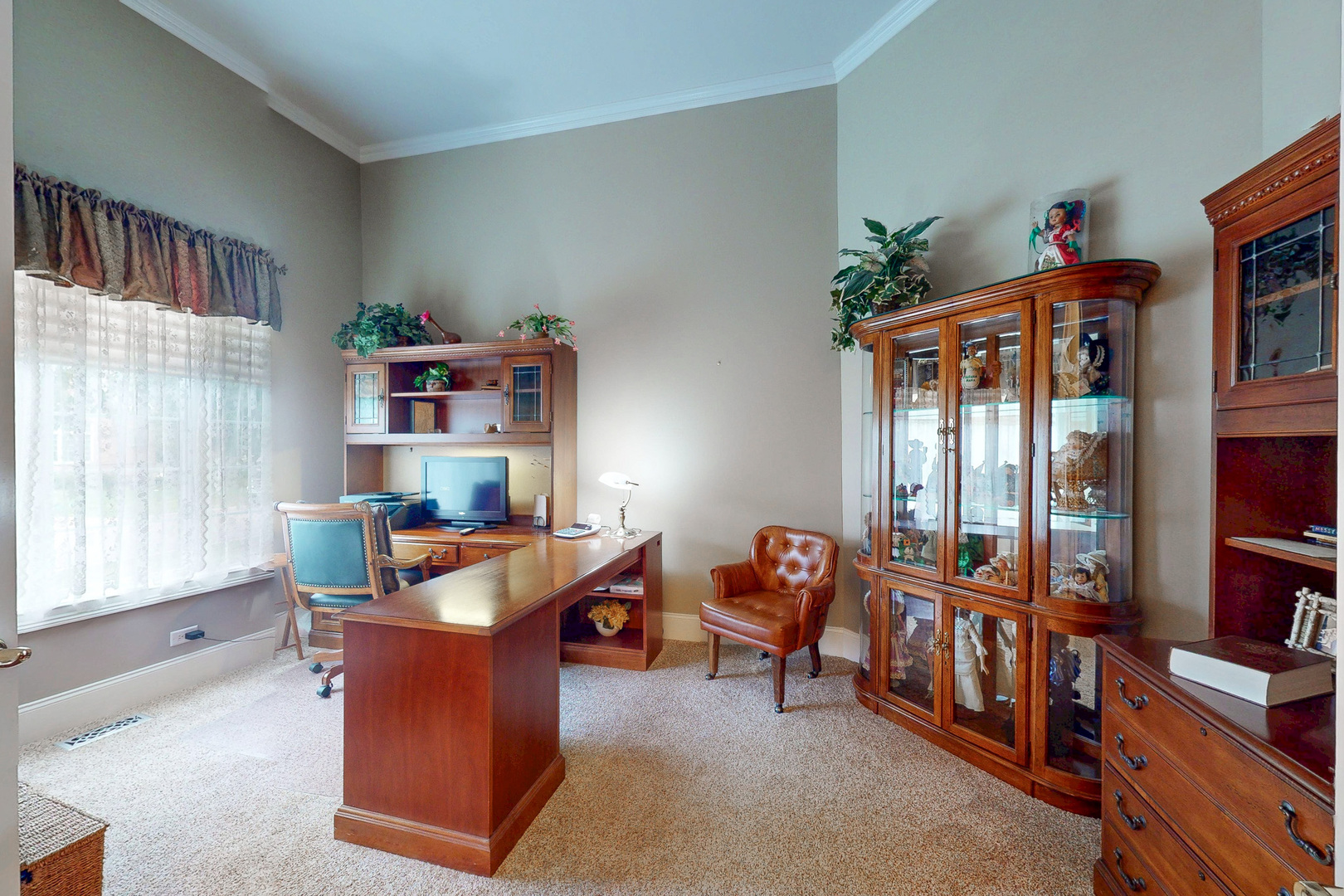 1043 Ridgeview Drive Property Photo 8