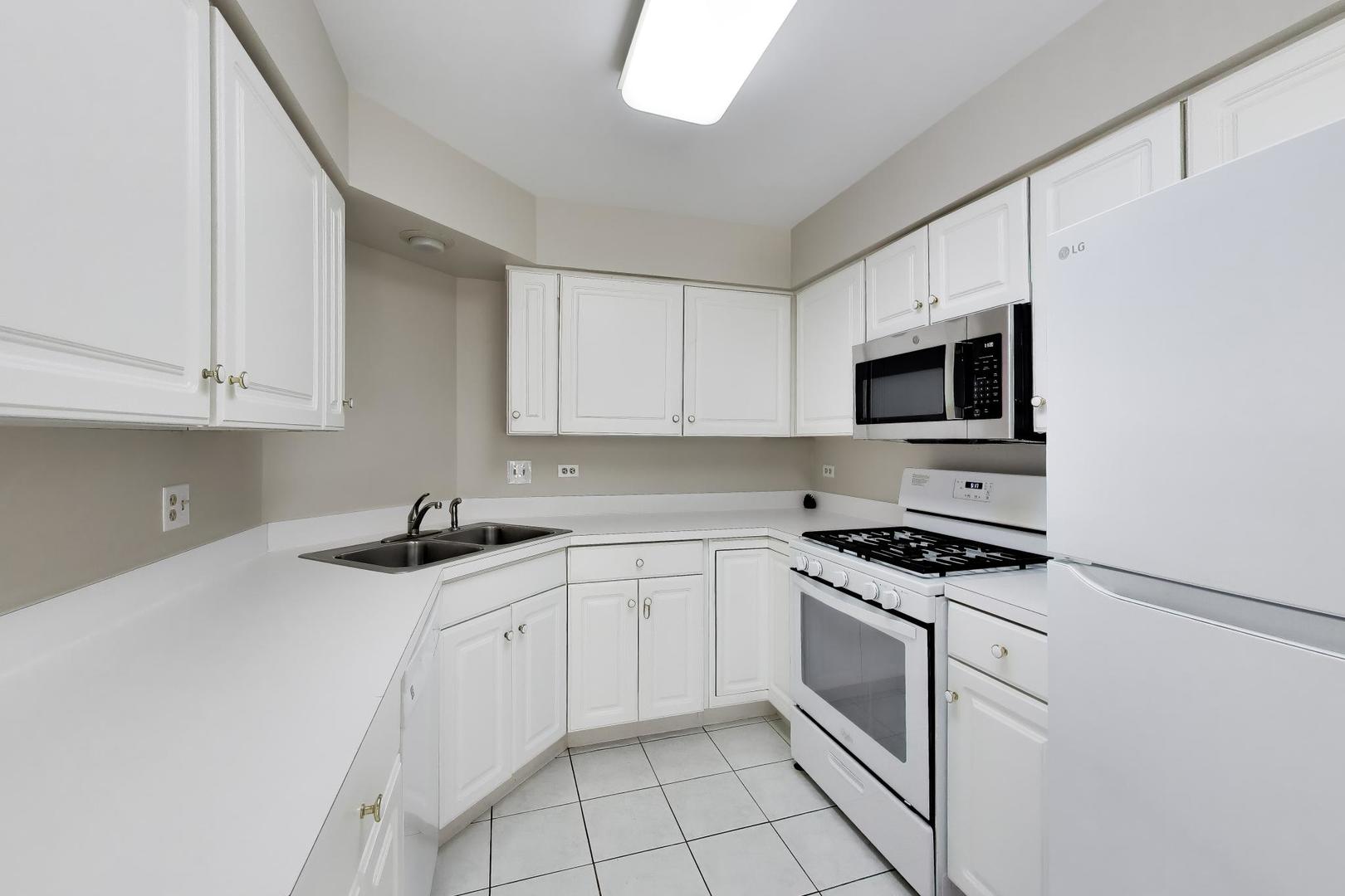 1325 Newport Street Property Photo 8