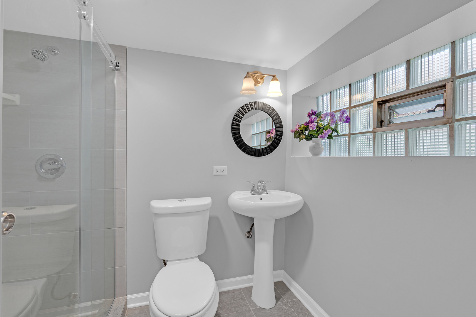 5830 N Nagle Avenue Property Photo 12