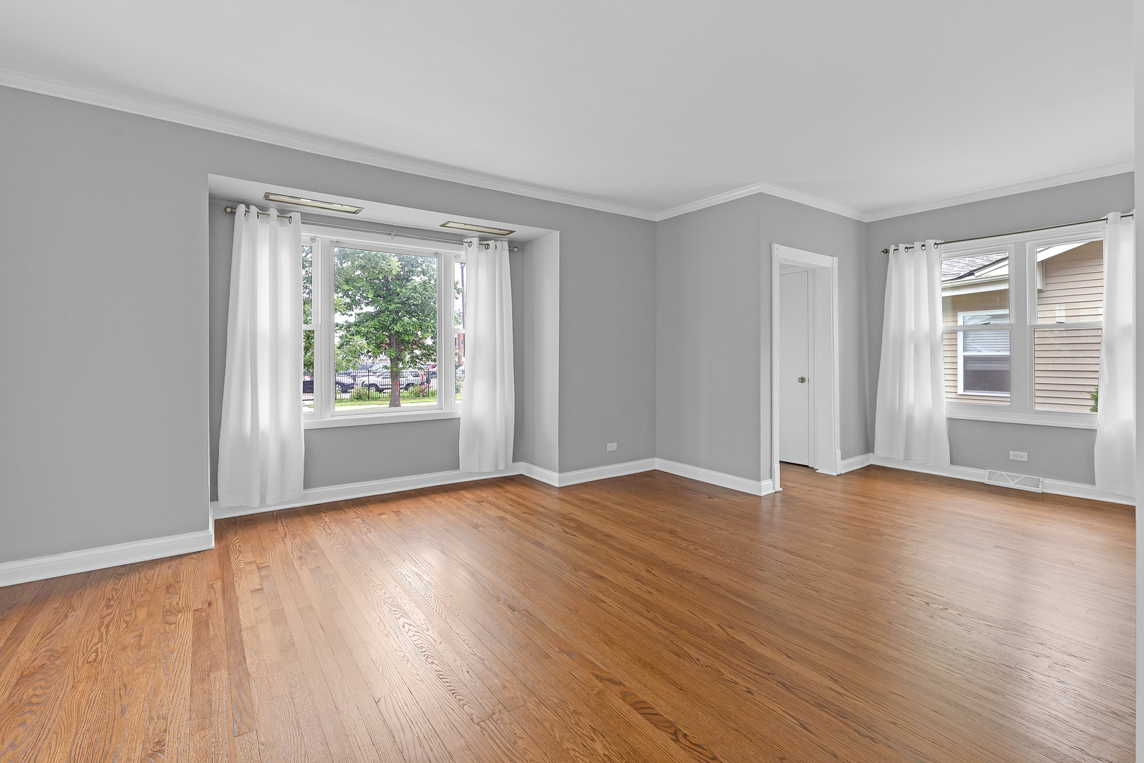 5830 N Nagle Avenue Property Photo 15