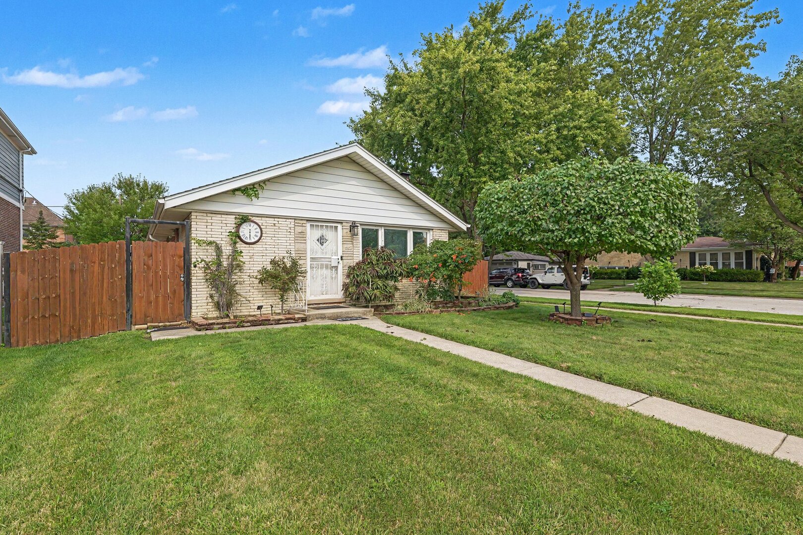 9002 S Parkside Avenue Property Photo 1