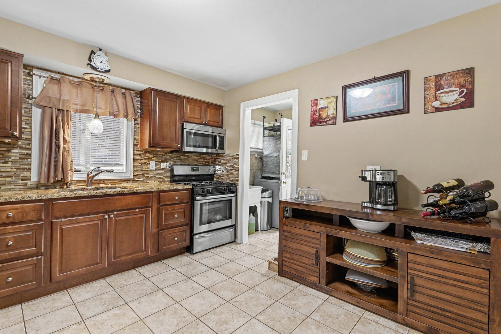 9002 S Parkside Avenue Property Photo 7