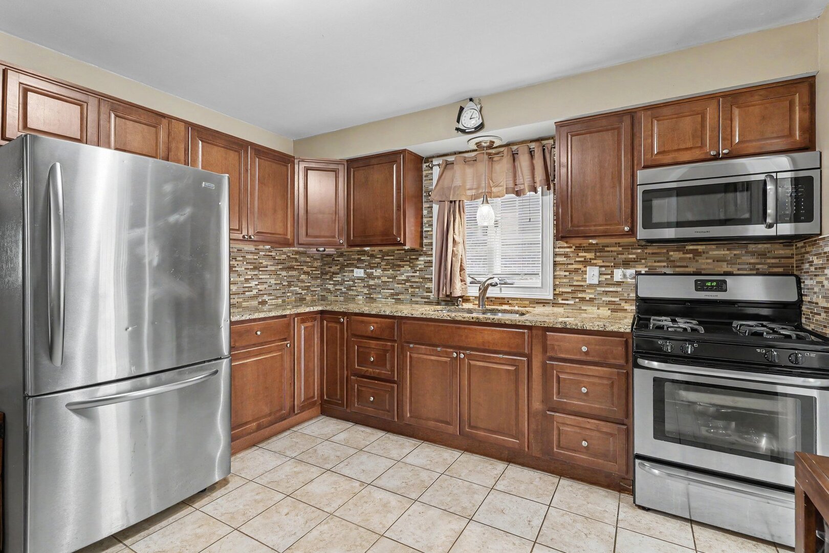 9002 S Parkside Avenue Property Photo 8