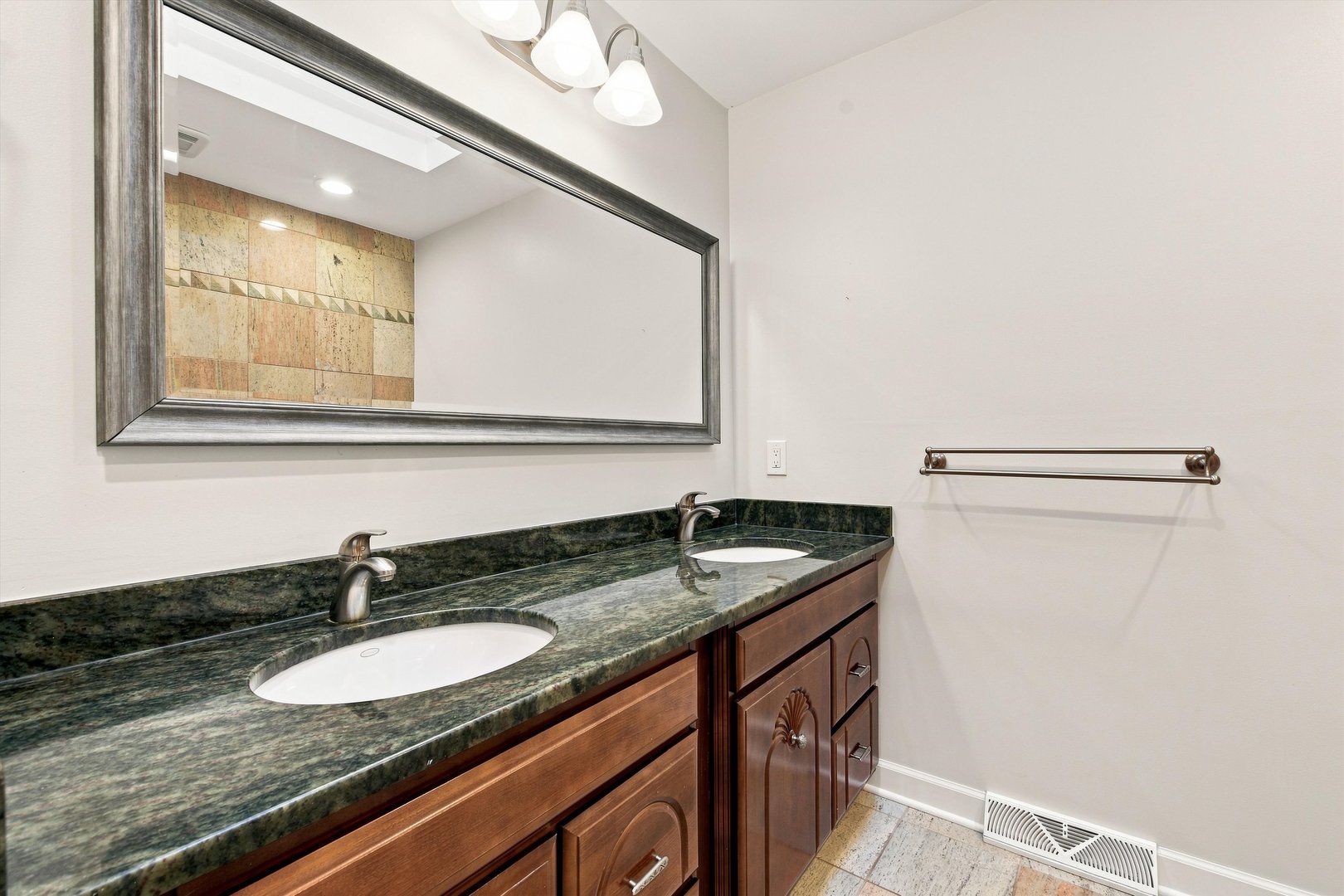 1727 Ellendale Drive Property Photo 16