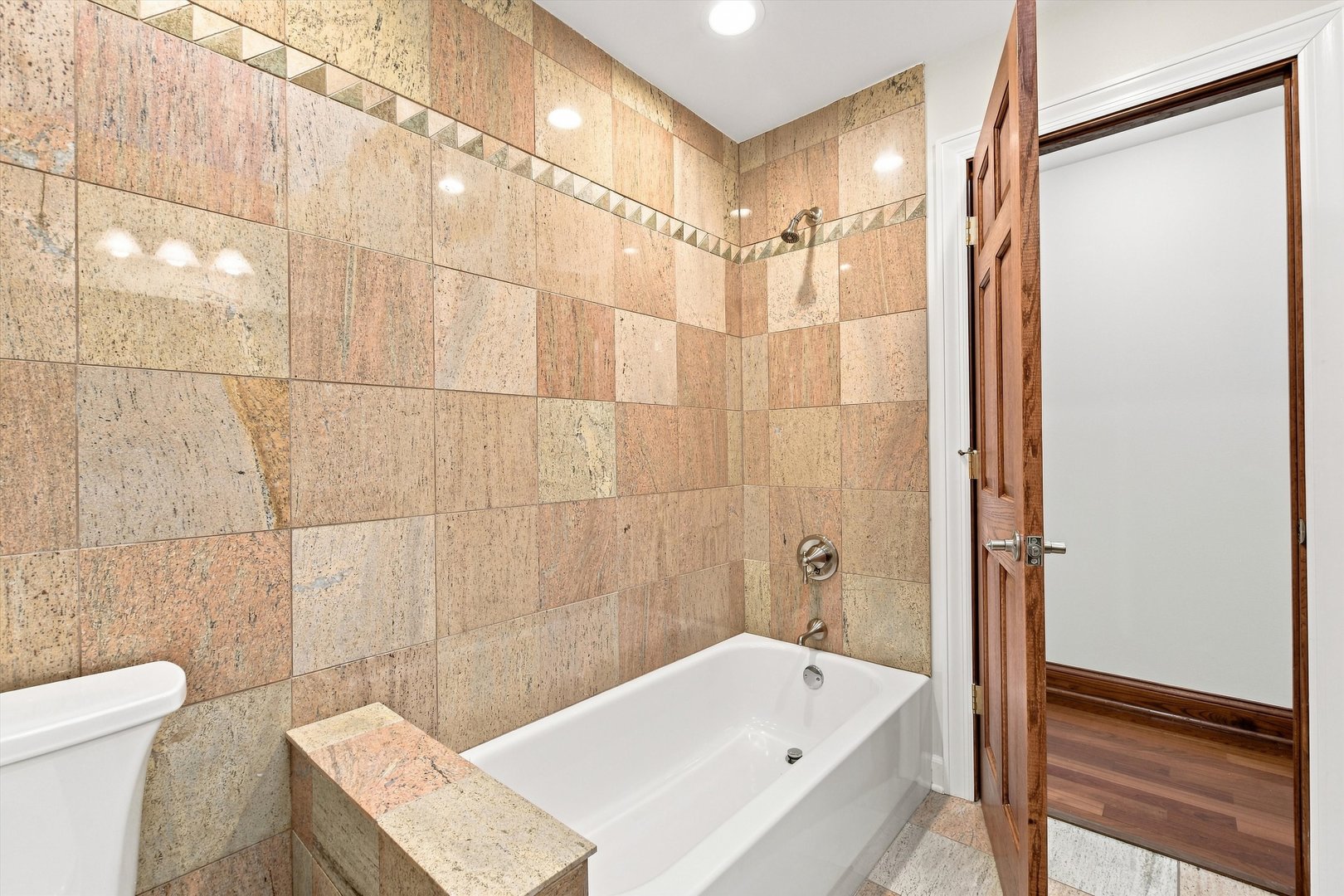 1727 Ellendale Drive Property Photo 18