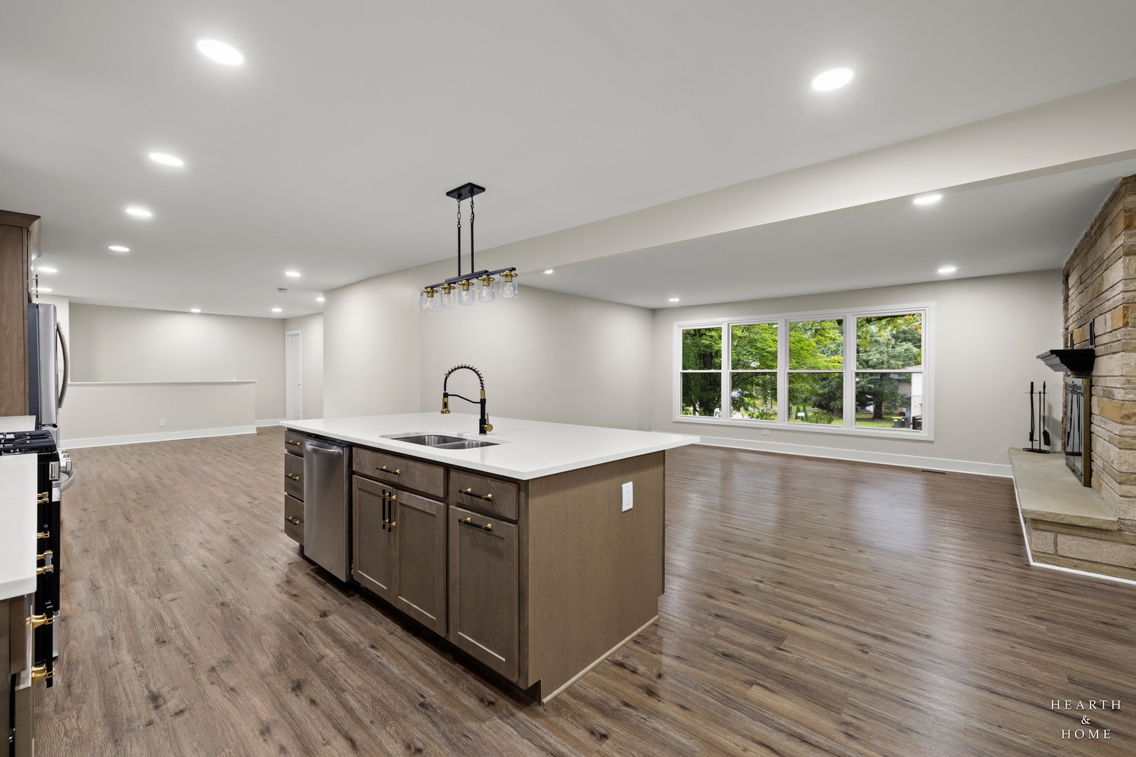 355 Hiawatha Drive Property Photo 10
