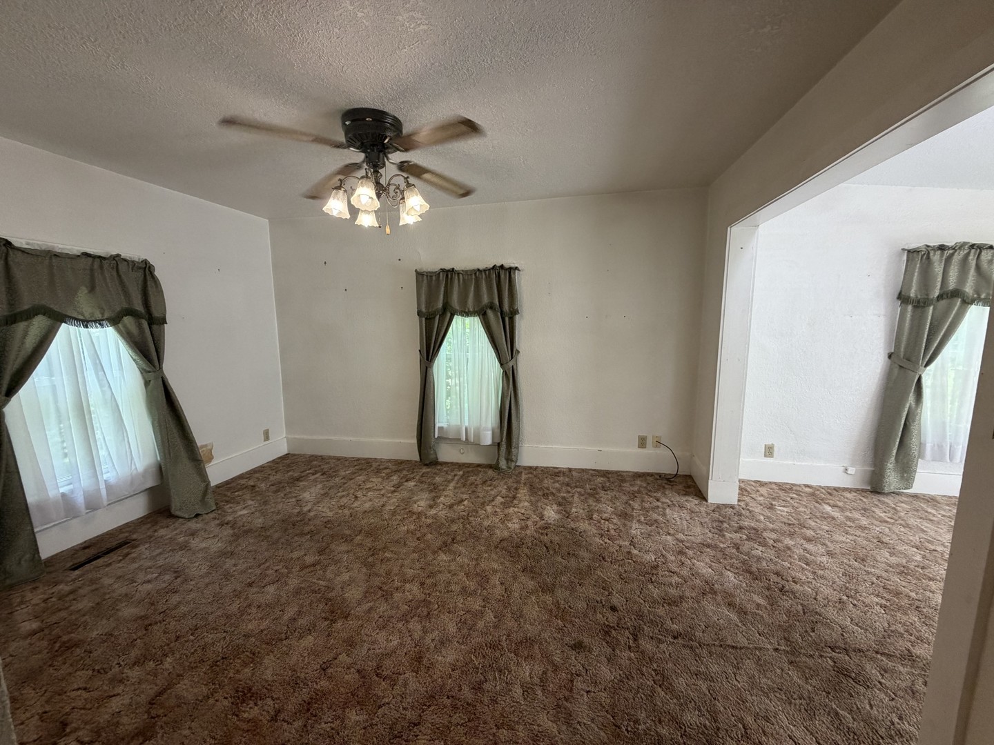 115 Valley Street Property Photo 8