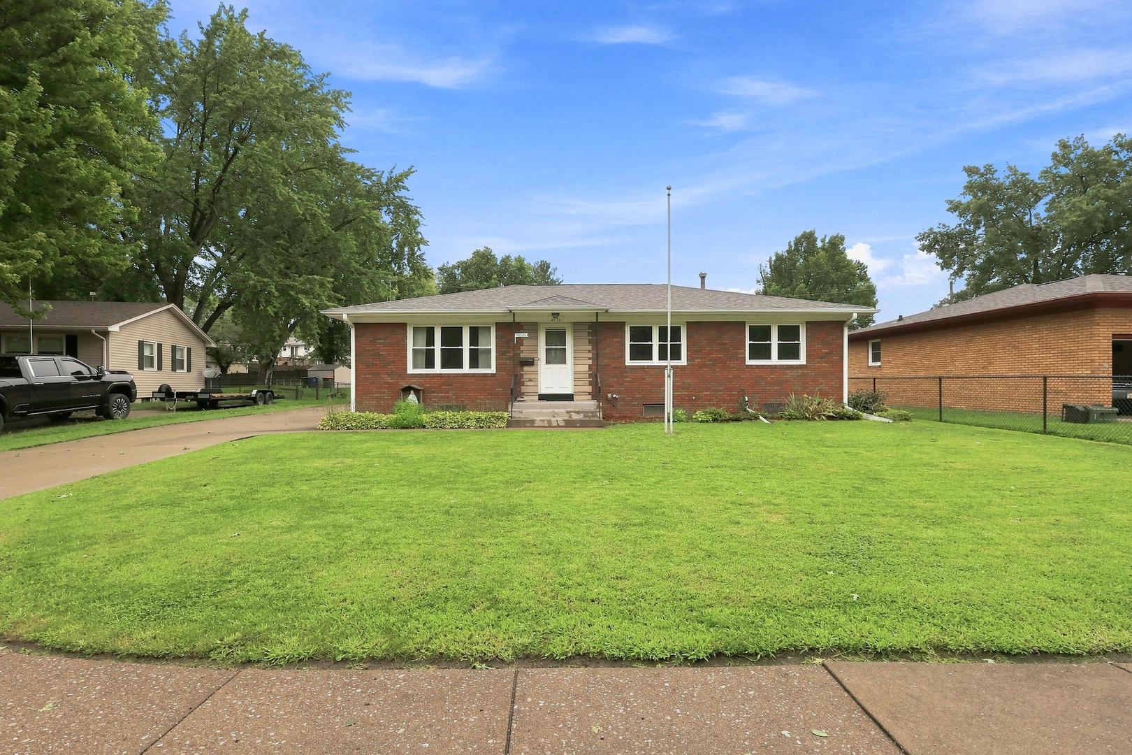 4131 N Linwood Avenue Property Photo 3