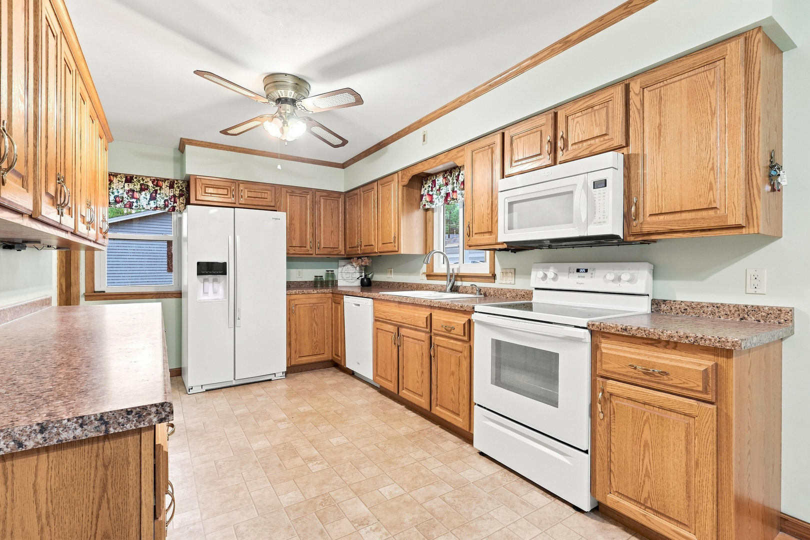 4131 N Linwood Avenue Property Photo 11