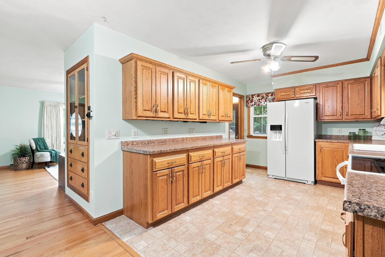 4131 N Linwood Avenue Property Photo 12