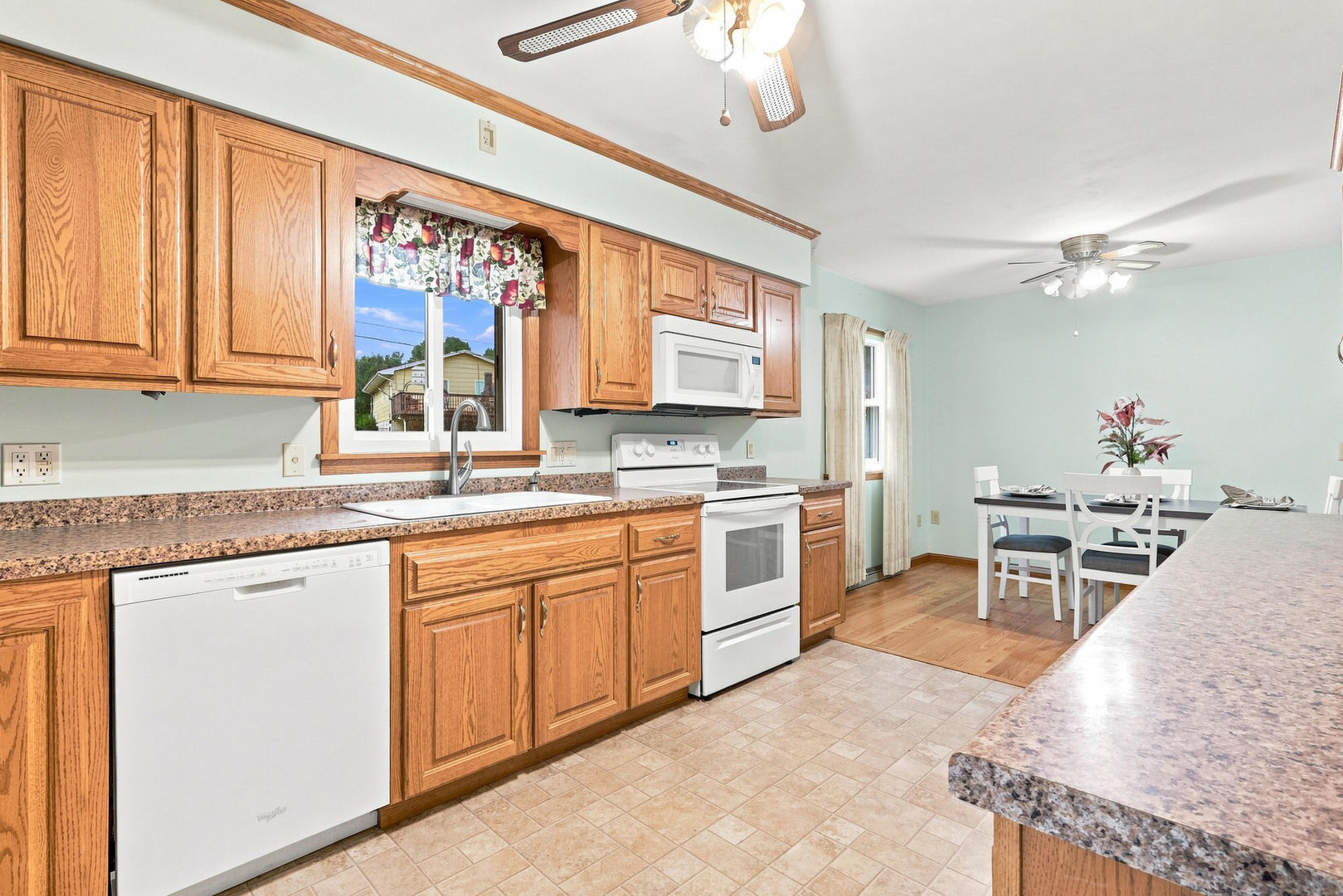 4131 N Linwood Avenue Property Photo 14