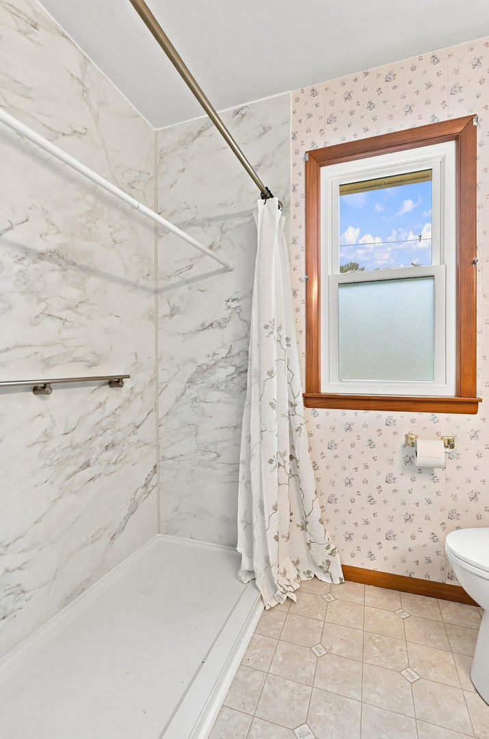 4131 N Linwood Avenue Property Photo 18