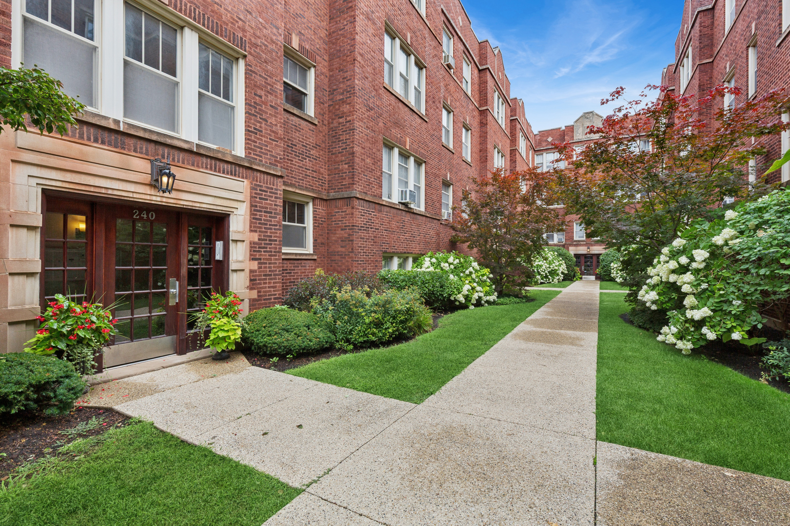240 S Maple Avenue 3w Property Photo 2