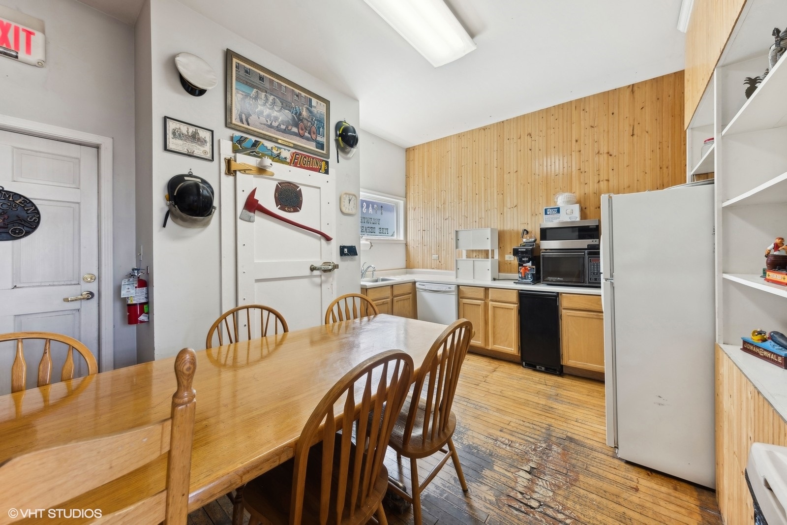 105 E Irving Park Road Property Photo 8