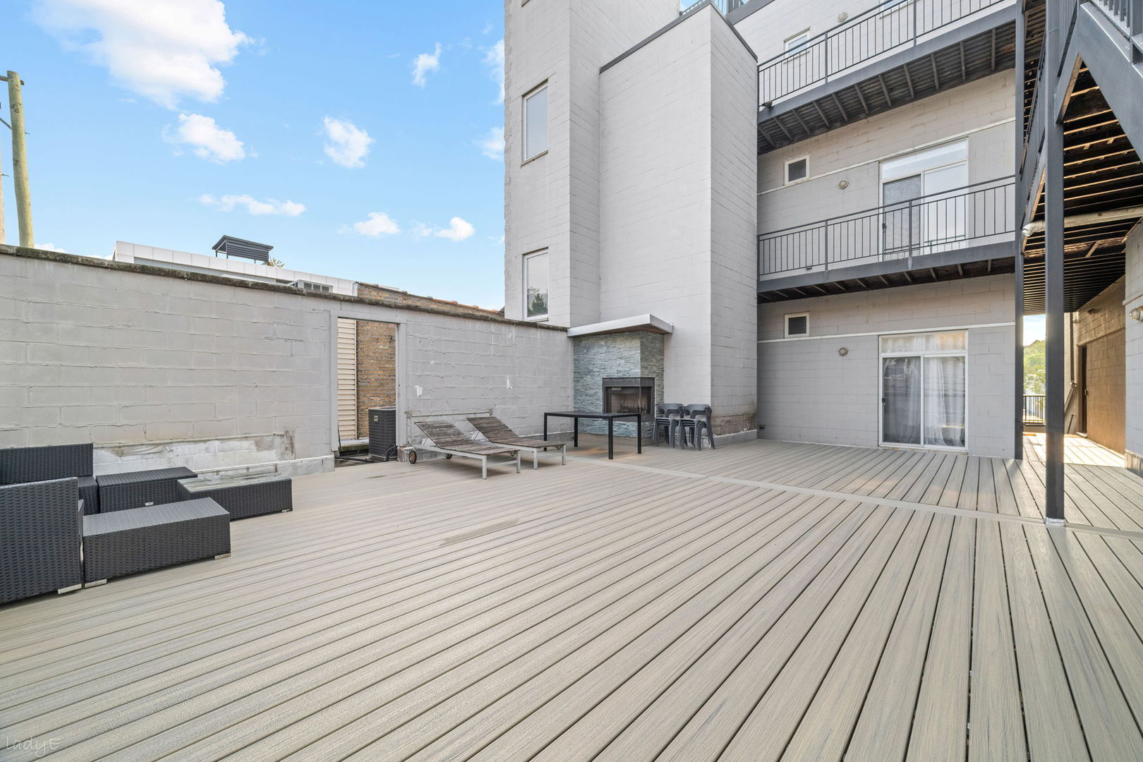 1555 W Pearson Street D Property Photo 44