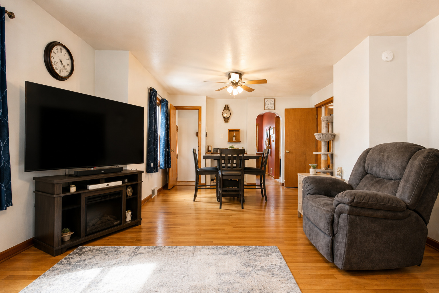 907 Cooper Street Property Photo 2