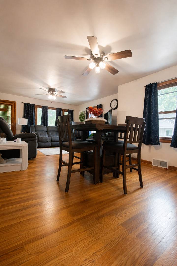 907 Cooper Street Property Photo 5