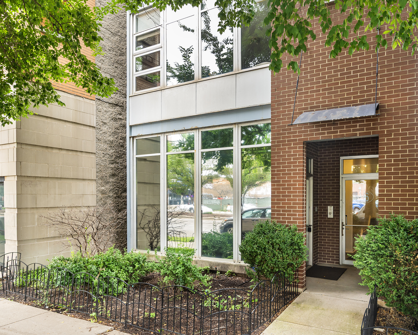 2716 N Ashland Avenue Property Photo 1