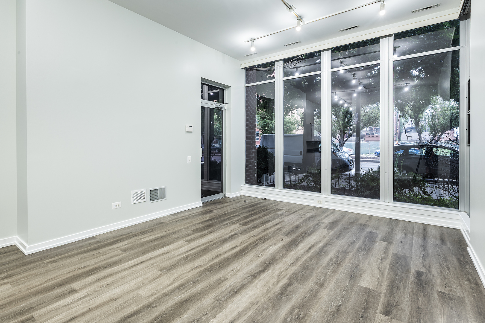 2716 N Ashland Avenue Property Photo 3