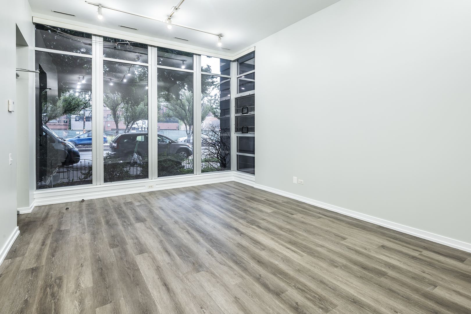 2716 N Ashland Avenue Property Photo 4