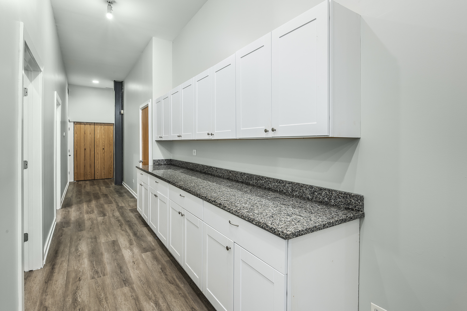 2716 N Ashland Avenue Property Photo 6