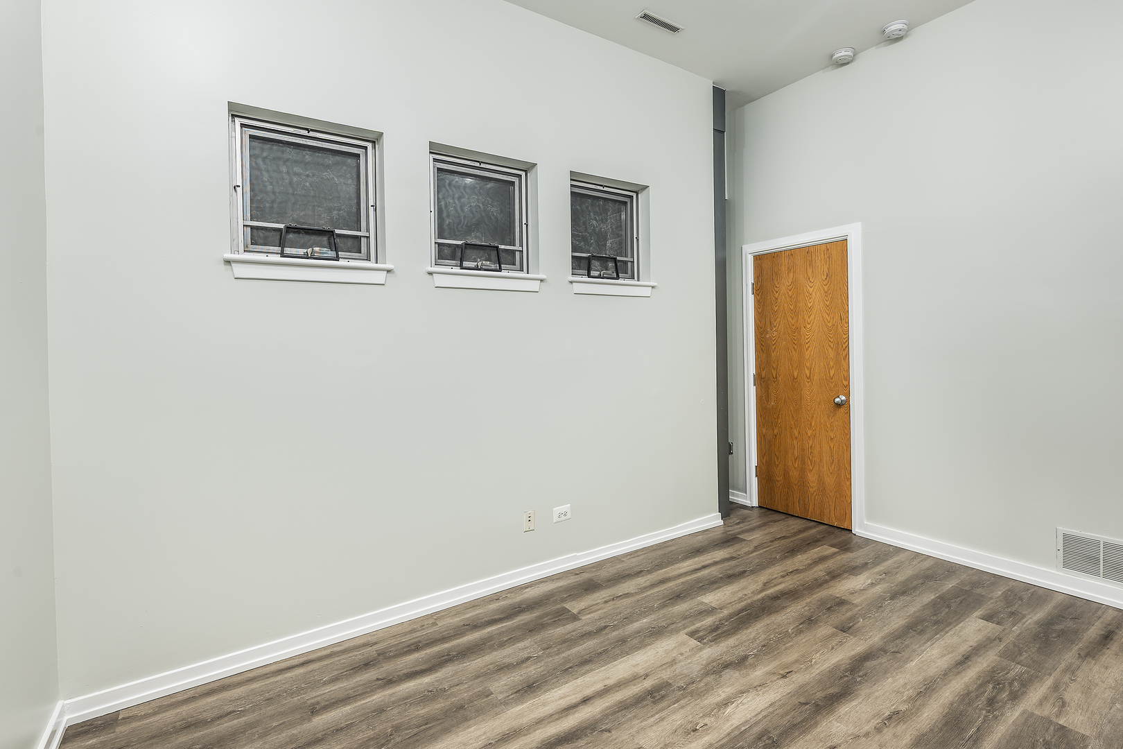 2716 N Ashland Avenue Property Photo 8