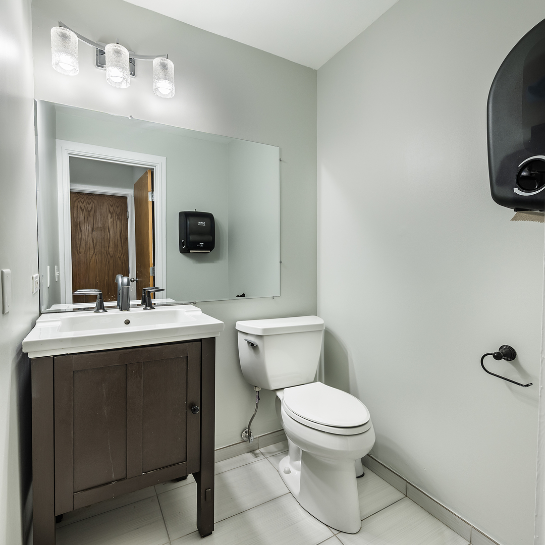 2716 N Ashland Avenue Property Photo 10