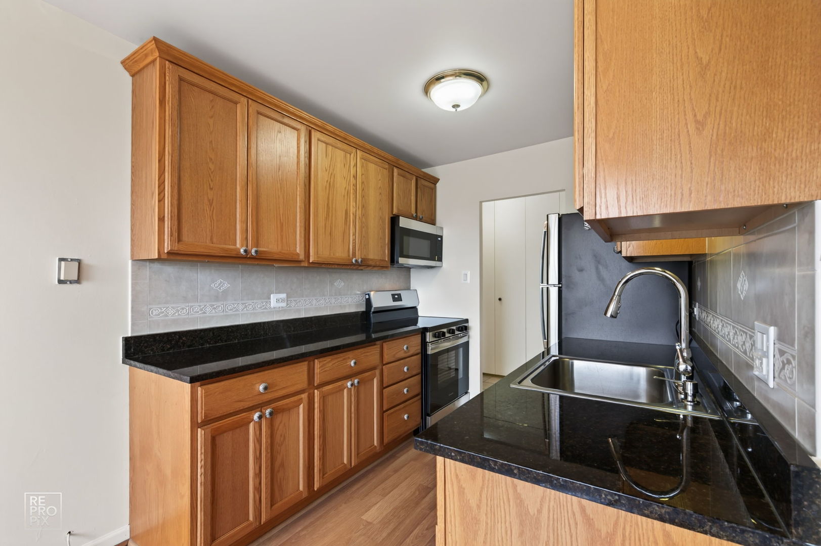 7141 N Kedzie Avenue 910 Property Photo 4