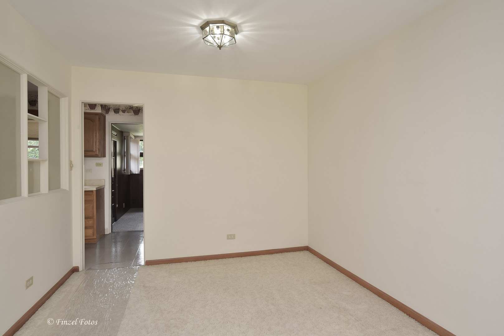 516 S Main Street Property Photo 3