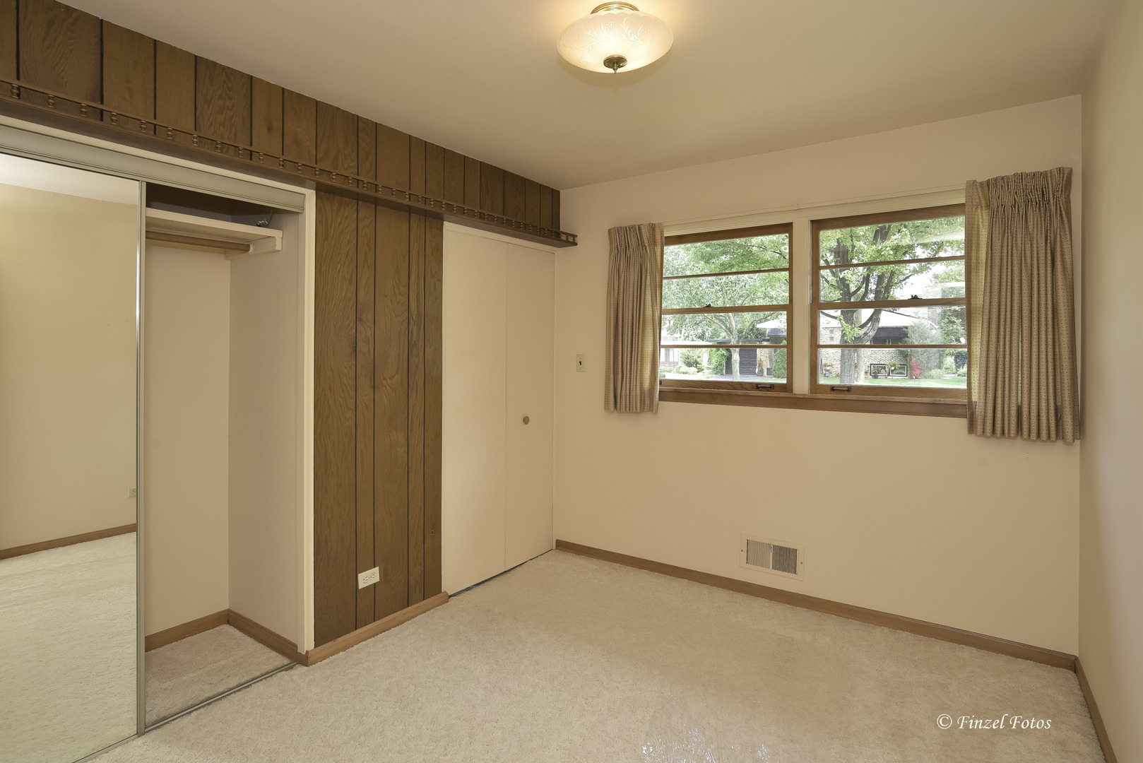 516 S Main Street Property Photo 9