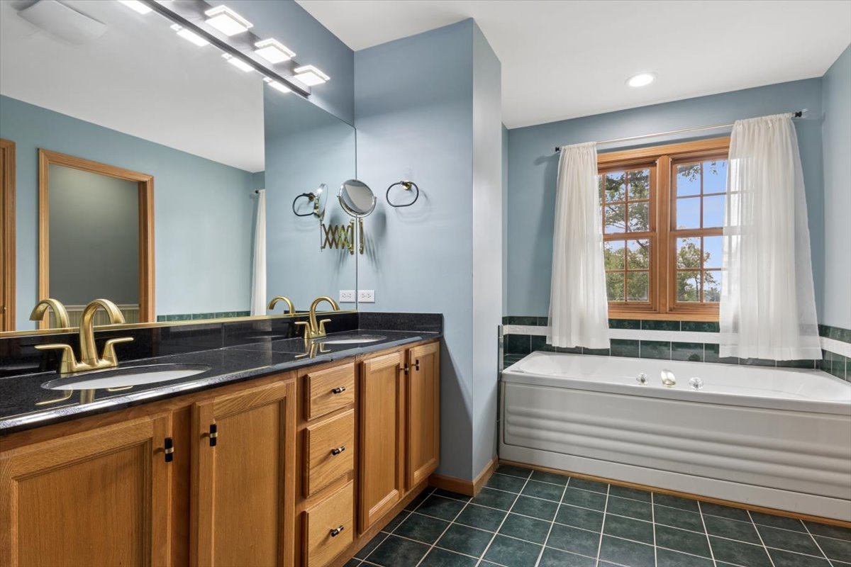 11115 E Riviera Drive Property Photo 13