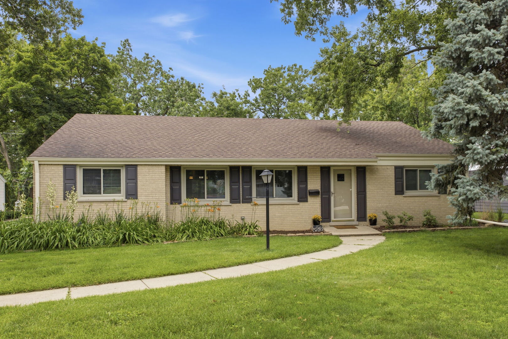 5818 Ridgewood Drive Property Photo 1