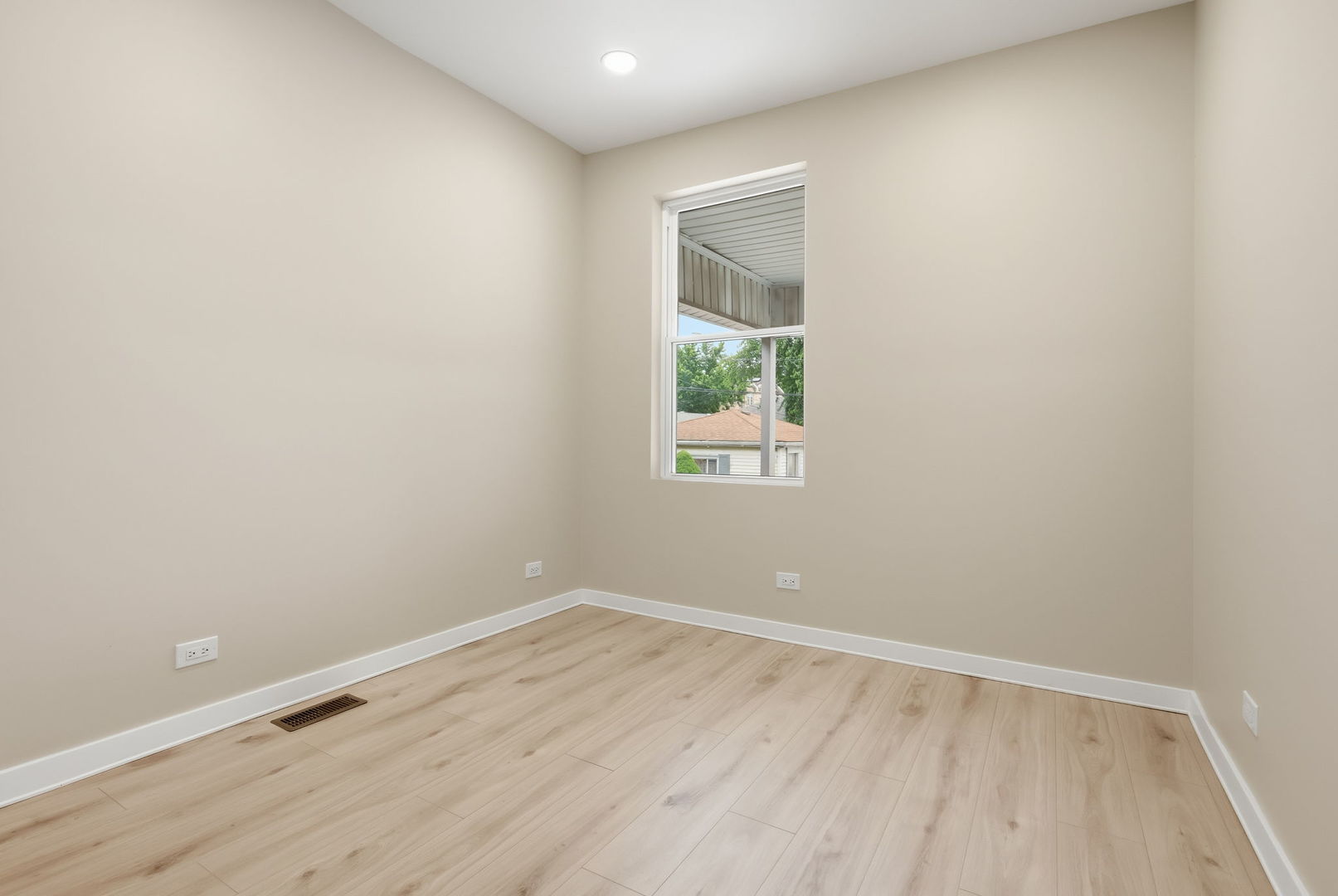 4431 N Marmora Avenue Property Photo 18