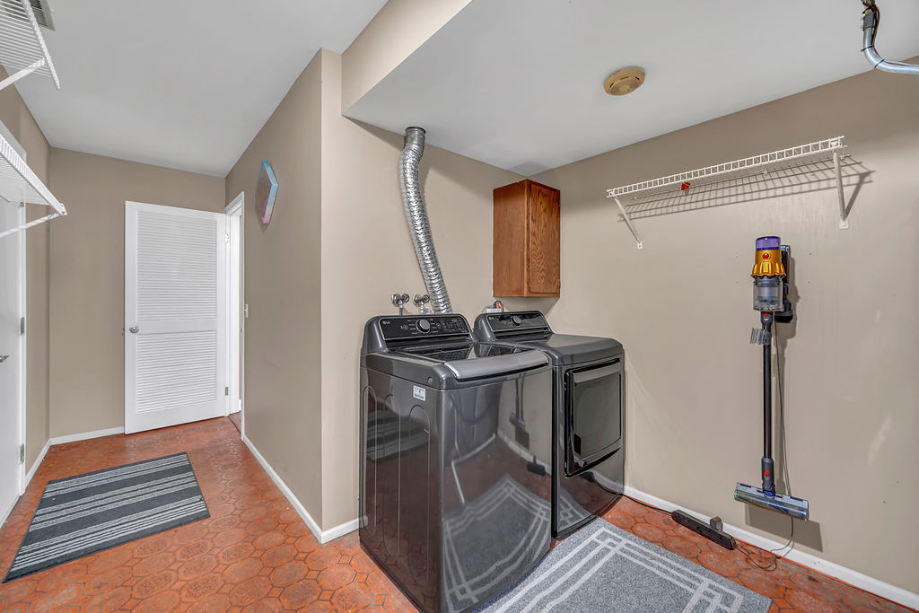256 E Fox Hill Drive Property Photo 18