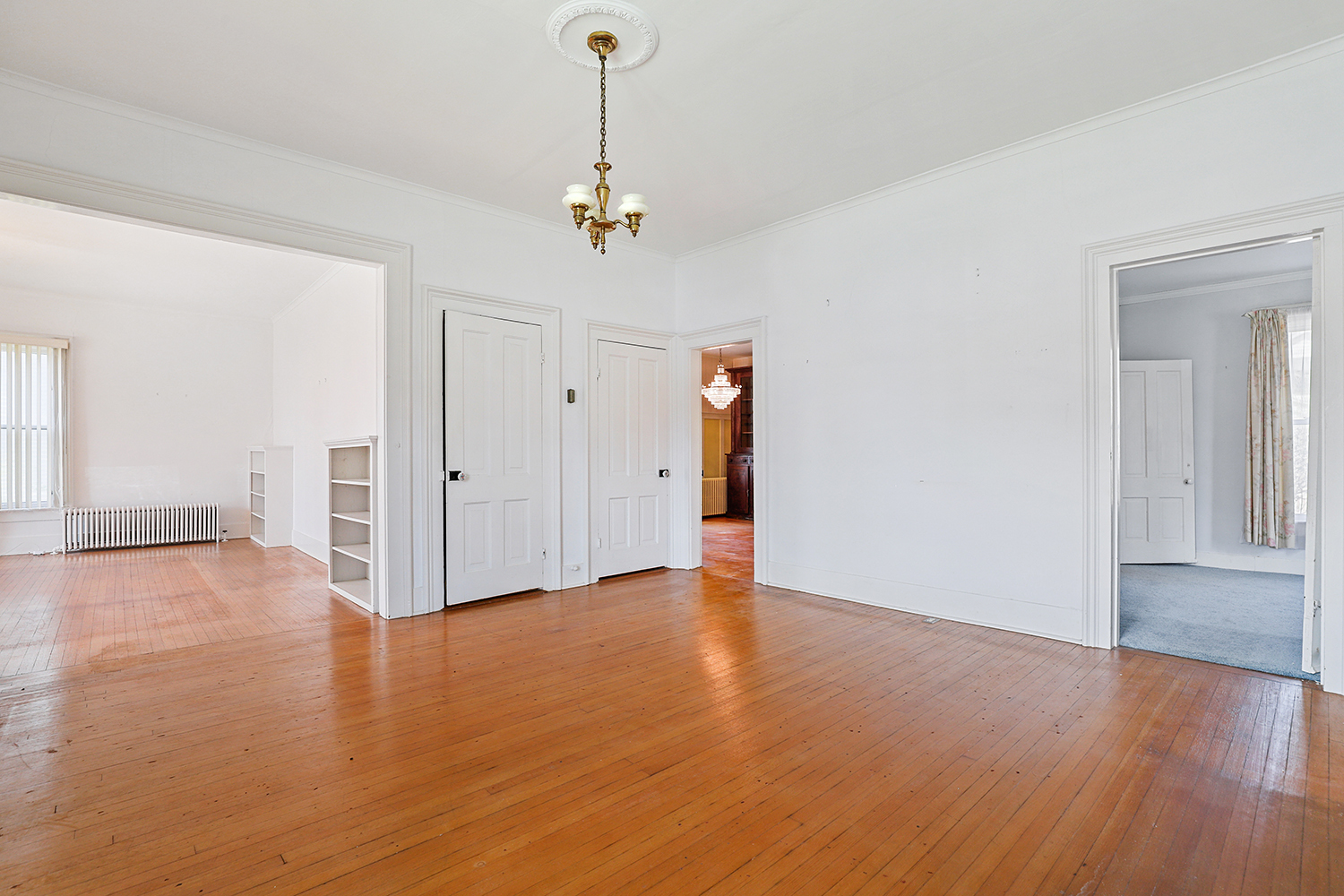309 E 3rd Street Property Photo 9