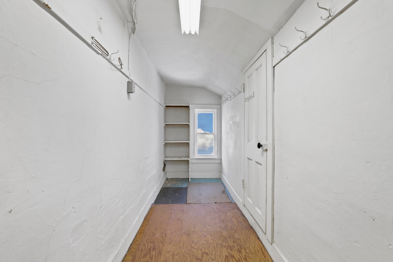 309 E 3rd Street Property Photo 23
