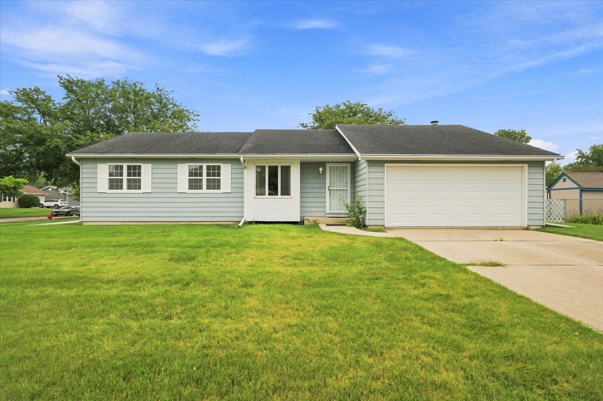482 Pinewood Drive Property Photo 1