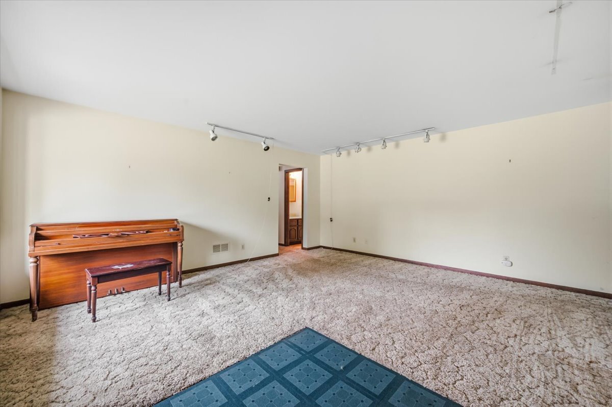 482 Pinewood Drive Property Photo 3