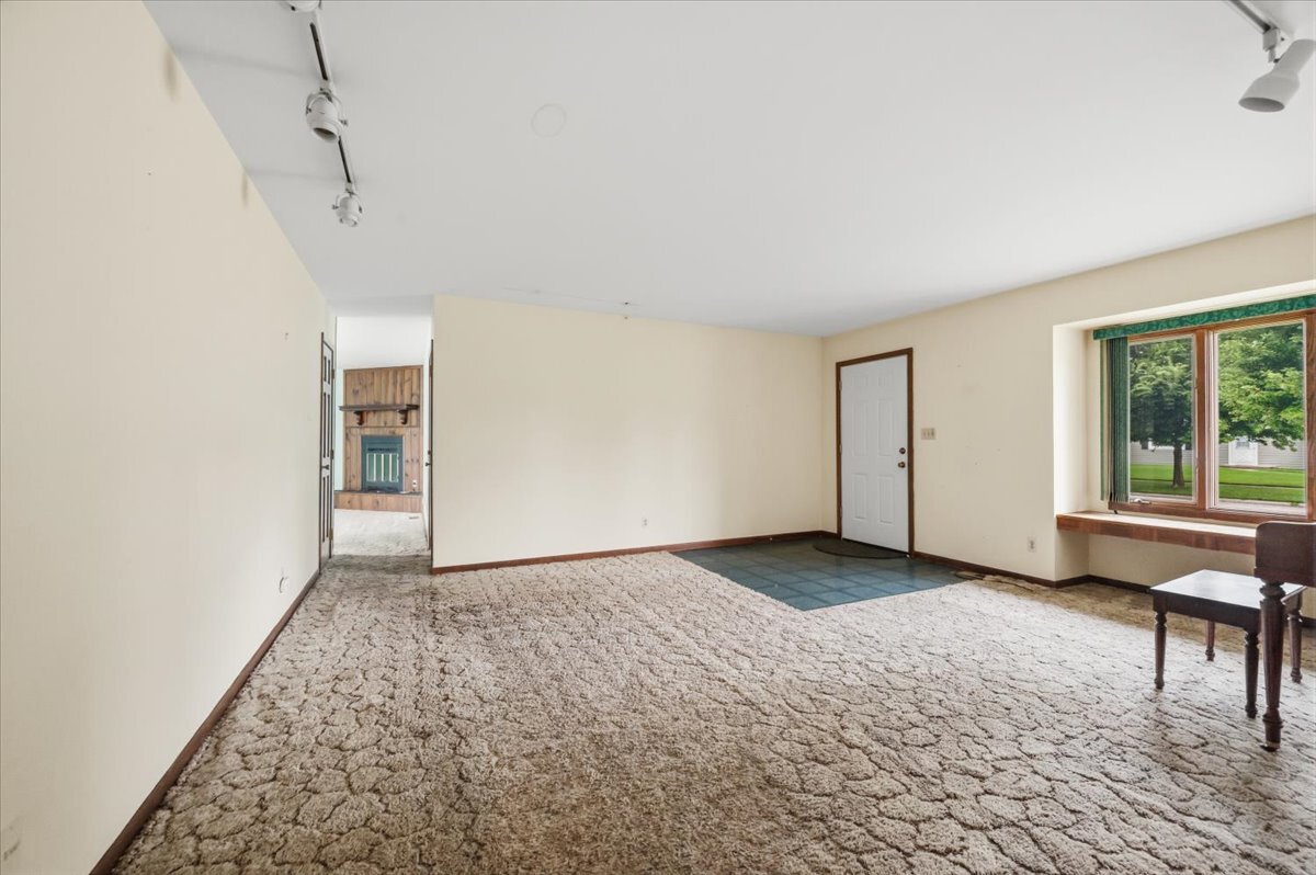 482 Pinewood Drive Property Photo 4